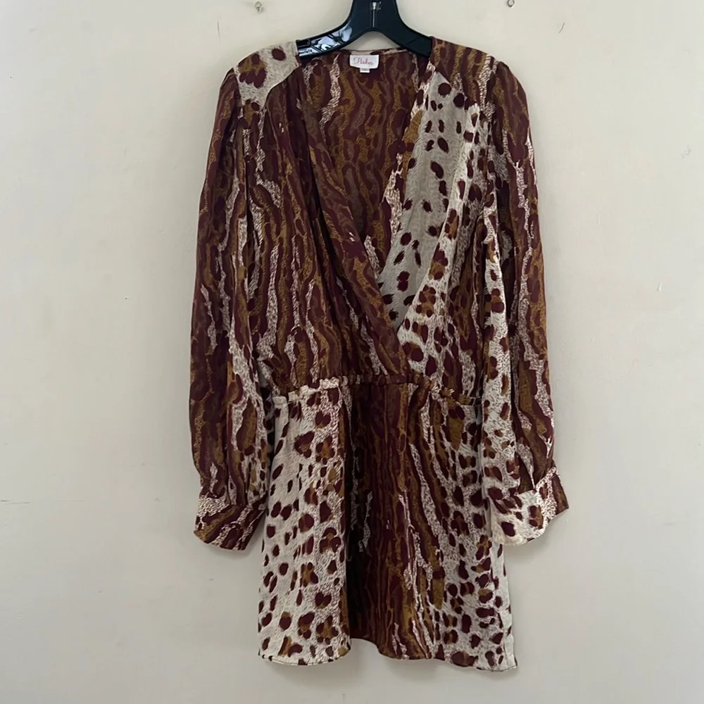 Parker Dress Size L • Deep front cut • Animal print with long Sleeves • - Picture 1 of 8